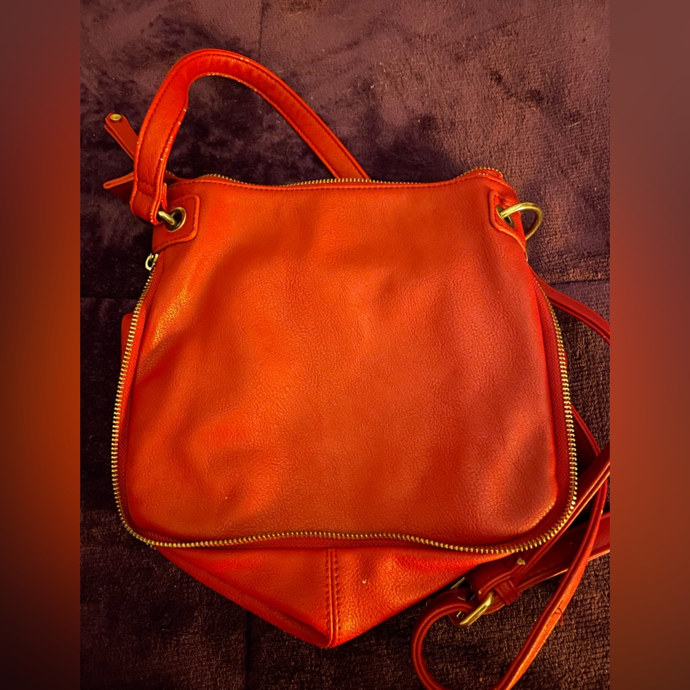 Source Unknown Red Leather Shoulder Bag with Tassel Detail - Picture 3 of 7